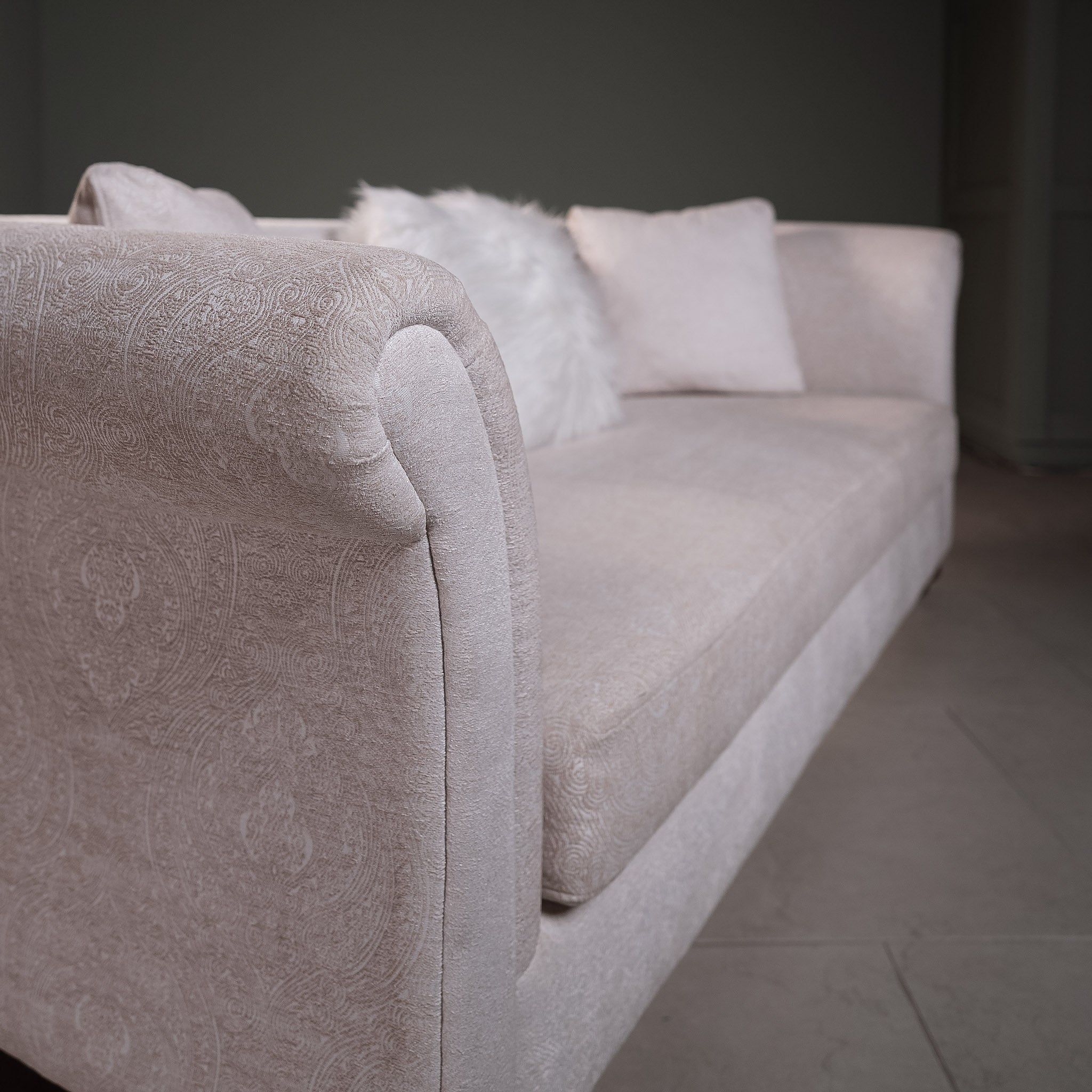 Di Caprio Classic Sofa