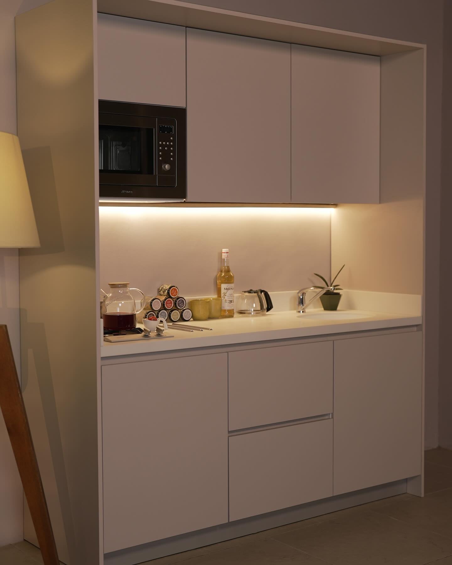 180 Cm. Kitchenette 6 units D218 Cashmere included Service Inside Cair ...