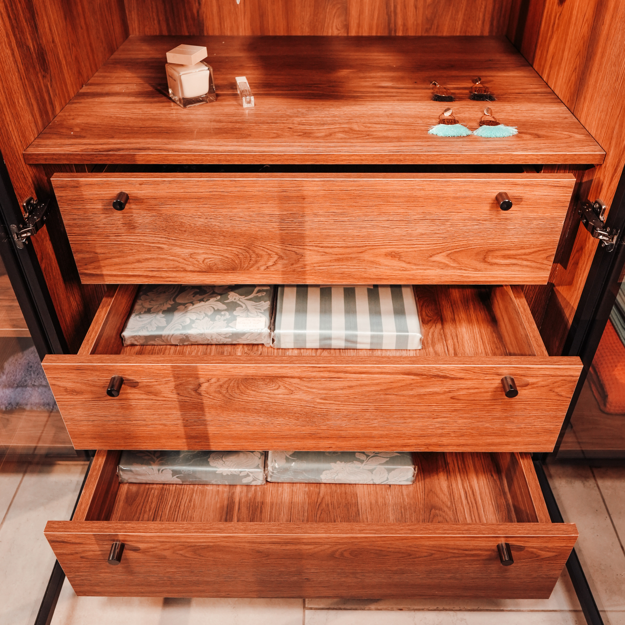 Dressing room and wardrobe by designy for home furniture